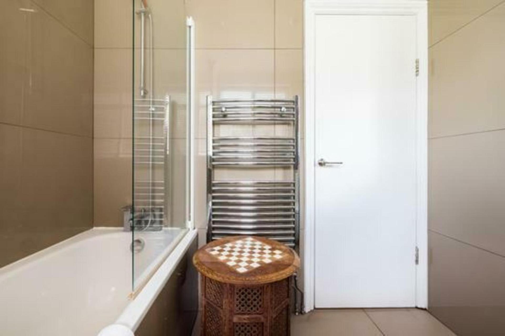 Elegant One Bed In The Heart Of Chelsea Apartment