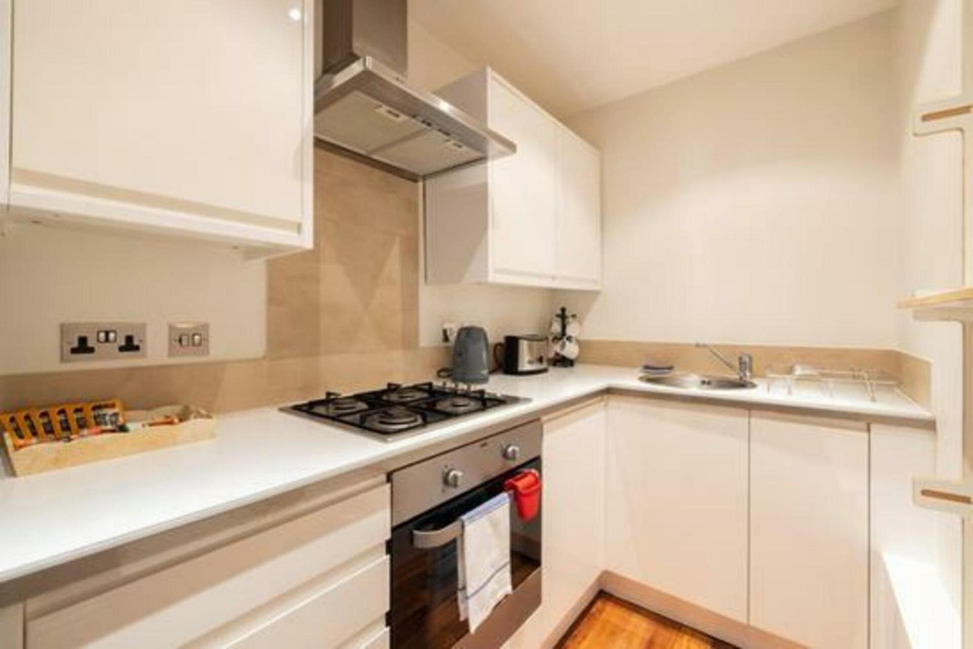 Elegant One Bed In The Heart Of Chelsea Apartment
